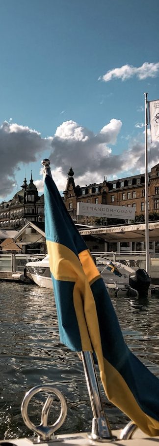 Vi hjälper Sverige bygga AI-kompetens som skapar den framtida välfärd som behövs för att kunna försvara vår demokrati och frihet